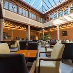 帕拉西奥圣法昆多酒店 招待所 2*
