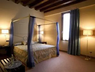 Palacio San Facundo 2*