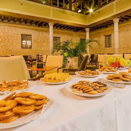 Pensión Palacio San Facundo 2*