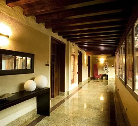 Palacio San Facundo 2* Segovia