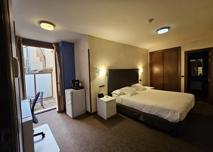 Palacio San Facundo Гостевой дом Сеговия