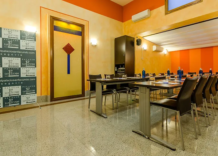 Palacio San Facundo Сеговия